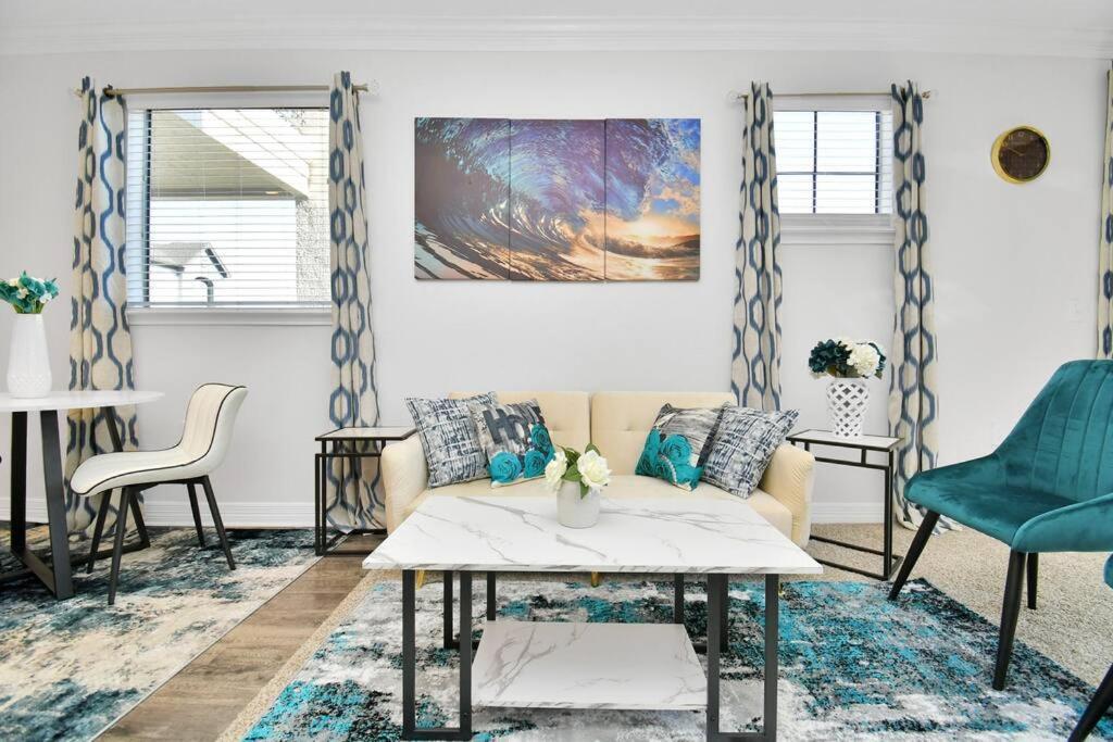 Chic Retreat-Walk To Nrg-Pool Apartment Houston Bagian luar foto