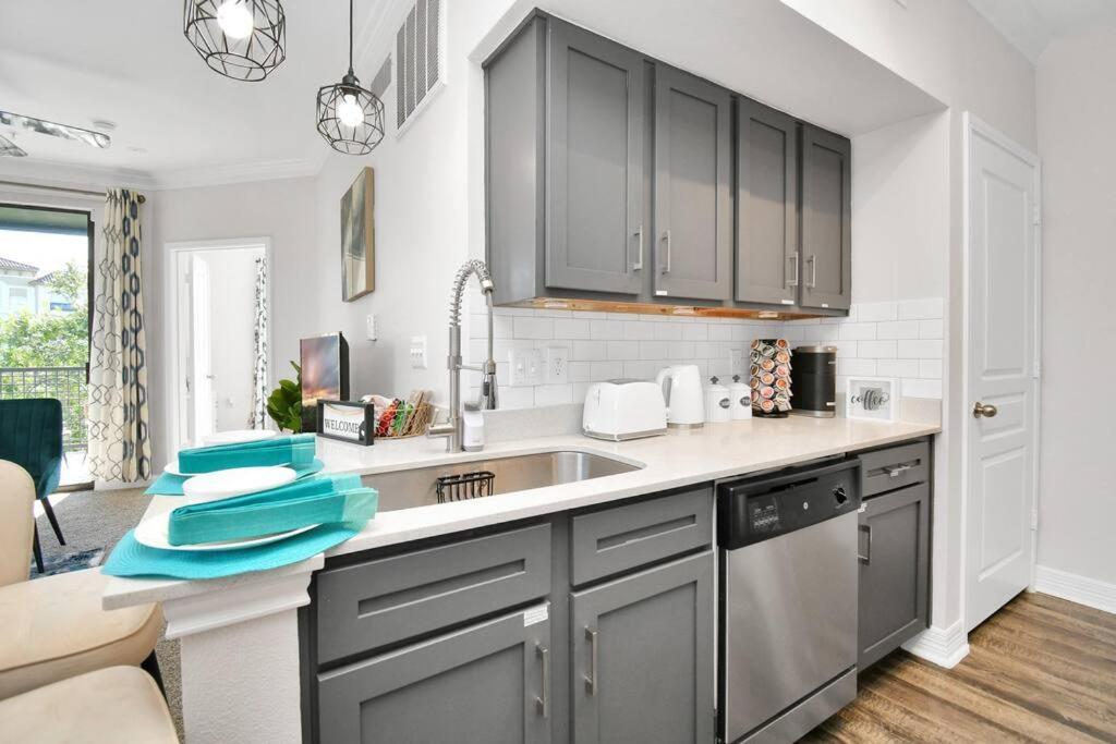 Chic Retreat-Walk To Nrg-Pool Apartment Houston Bagian luar foto