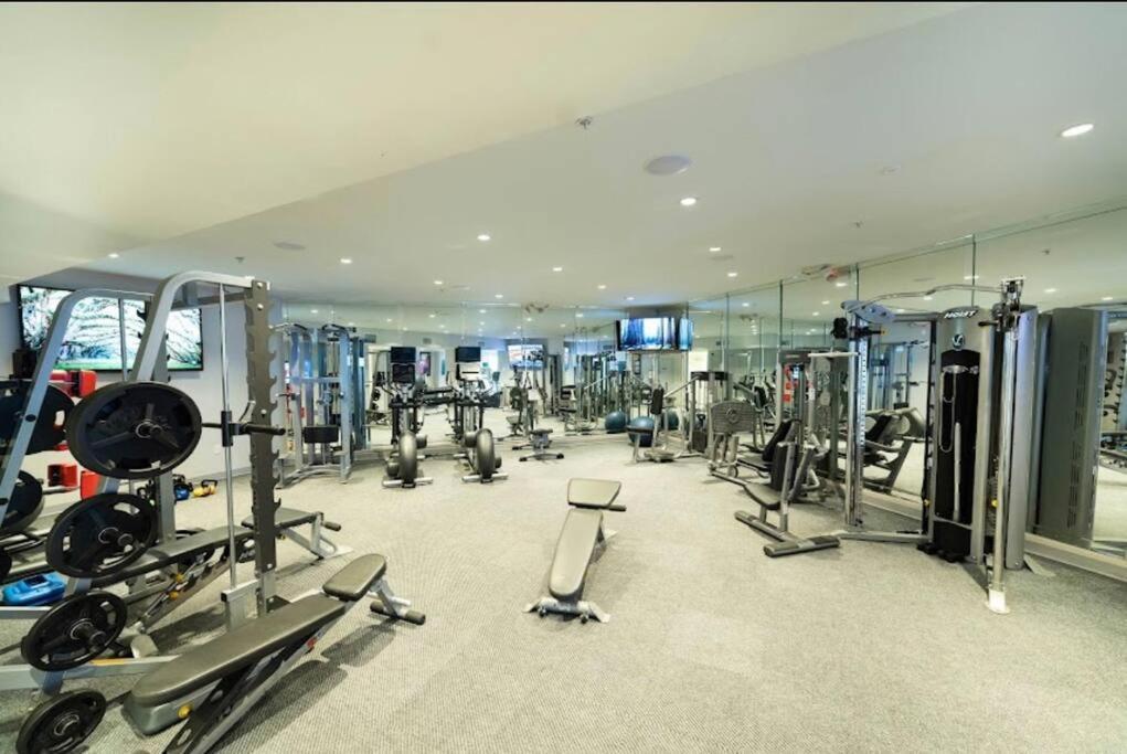 Chic Retreat-Walk To Nrg-Pool Apartment Houston Bagian luar foto