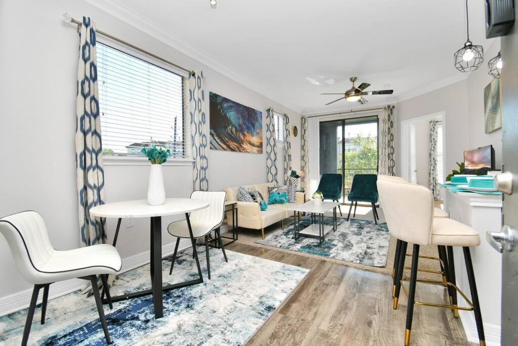 Chic Retreat-Walk To Nrg-Pool Apartment Houston Bagian luar foto