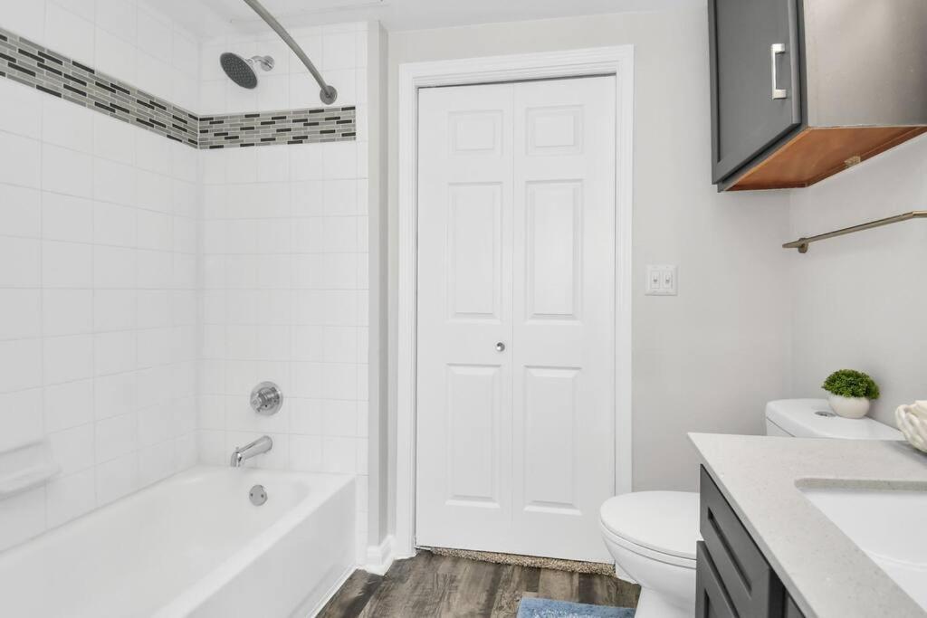 Chic Retreat-Walk To Nrg-Pool Apartment Houston Bagian luar foto