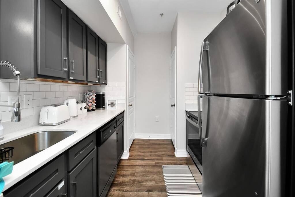 Chic Retreat-Walk To Nrg-Pool Apartment Houston Bagian luar foto