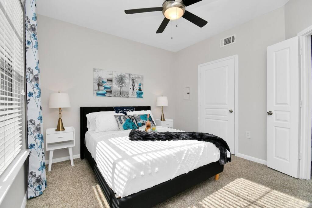 Chic Retreat-Walk To Nrg-Pool Apartment Houston Bagian luar foto