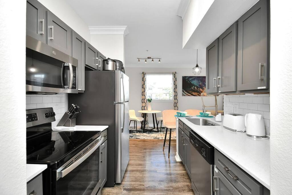 Chic Retreat-Walk To Nrg-Pool Apartment Houston Bagian luar foto