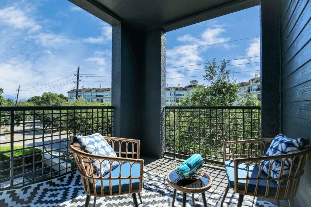 Chic Retreat-Walk To Nrg-Pool Apartment Houston Bagian luar foto