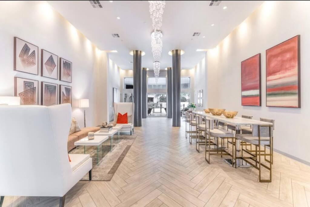Chic Retreat-Walk To Nrg-Pool Apartment Houston Bagian luar foto